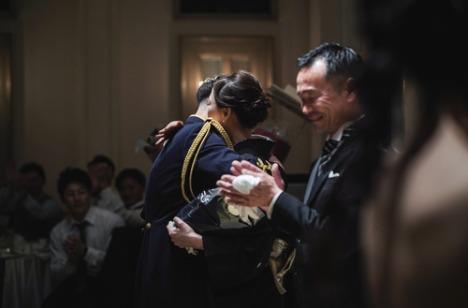 たいせつなゲストに囲まれた感謝を伝える結婚式の演出画像