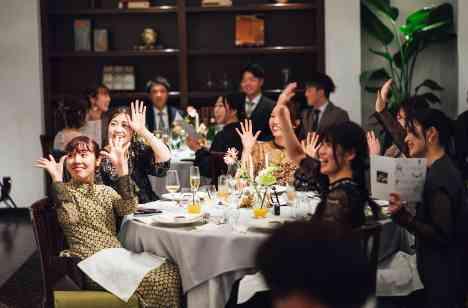 恵みの雨に包まれ大切な人たちへ贈る感謝のメッセージの演出画像