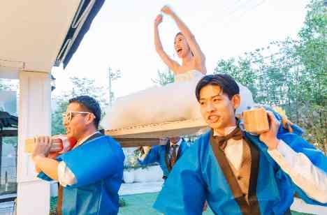 お神輿とラーメンが登場!?お祭りウェディングの披露宴画像