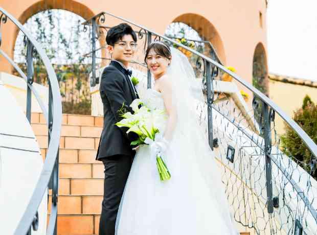 青春の思い出つながる笑顔あふれる結婚式の挙式実例画像