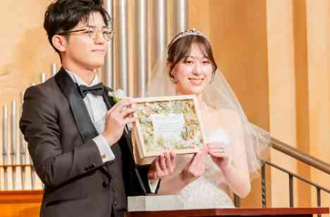 青春の思い出つながる笑顔あふれる結婚式の準備・打ち合わせ画像