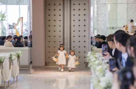 愛と絆を感じたかけがえのない結婚式の一日の挙式画像