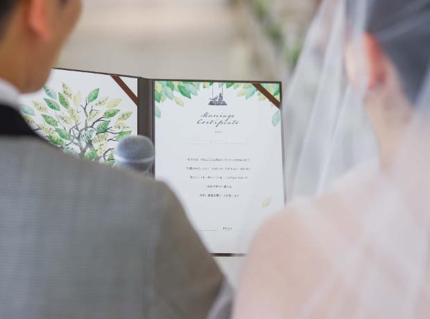 みんなの笑顔に囲まれた心温まる結婚式レポートの挙式実例画像