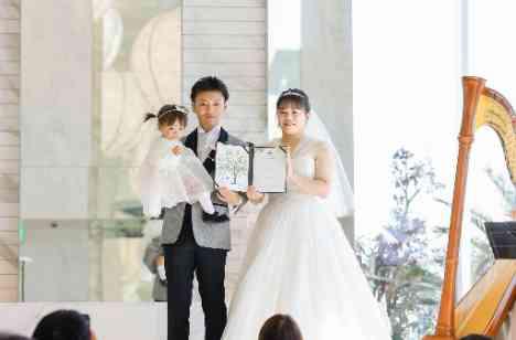 みんなの笑顔に囲まれた心温まる結婚式レポートの挙式画像