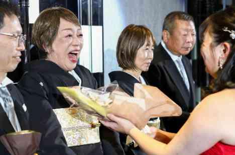 みんなの笑顔に囲まれた心温まる結婚式レポートの演出画像