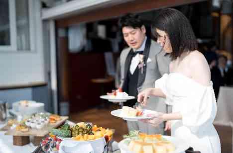 青い海と祝福に包まれた家族Weddingの演出画像