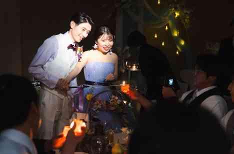 美しい紅葉と、花の彩りに包まれて迎える大切な日の演出画像