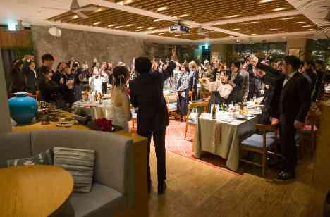 気取らないいつも通りの雰囲気のふたりのパーティー!の演出画像