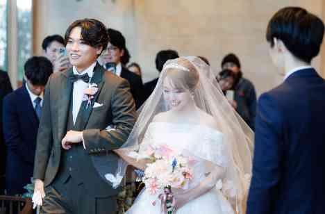 大切な友人たちと笑顔あふれるウェディングパーティの準備・打ち合わせ画像