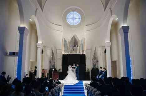 ゲストみんなと楽しむ『宴』をテーマにした結婚式の挙式画像