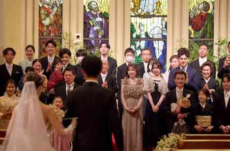 赤バージンロードから始まる"ゲスト想い"の結婚式の準備・打ち合わせ画像