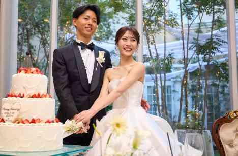 赤バージンロードから始まる"ゲスト想い"の結婚式の披露宴画像