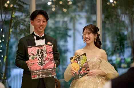 赤バージンロードから始まる"ゲスト想い"の結婚式の演出画像
