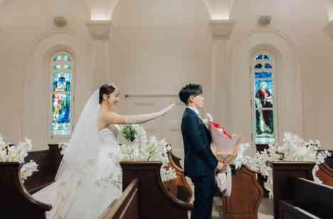 イメージカラーのオレンジで彩ったふたりらしい結婚式の準備・打ち合わせ画像