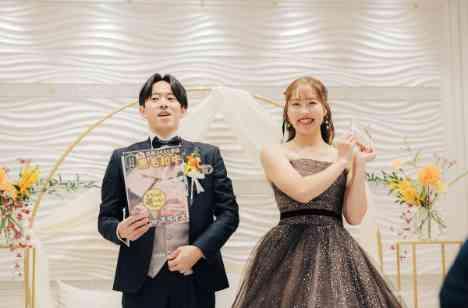 イメージカラーのオレンジで彩ったふたりらしい結婚式の演出画像