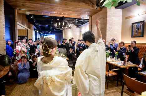 厳かな神社婚ととことん楽しむカジュアルウェディングの披露宴画像