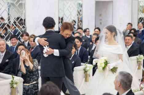 光と想いが重なった1日の結婚式レポートの挙式画像