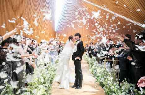 ＼ゲスト参加型／感動とユーモアの結婚式の挙式画像