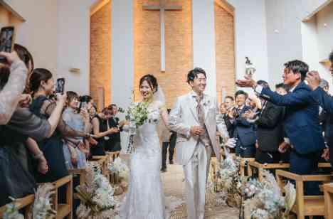 お二人らしい演出盛りだくさんな結婚式の挙式画像