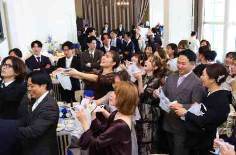お子様とともに創る笑顔あふれる結婚式の披露宴画像