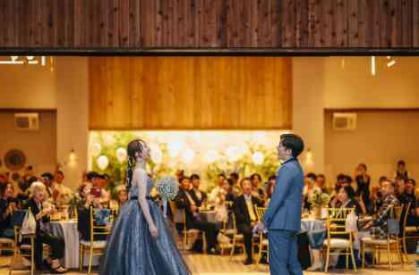 音と笑顔に包まれた、おふたりらしい結婚式の披露宴画像