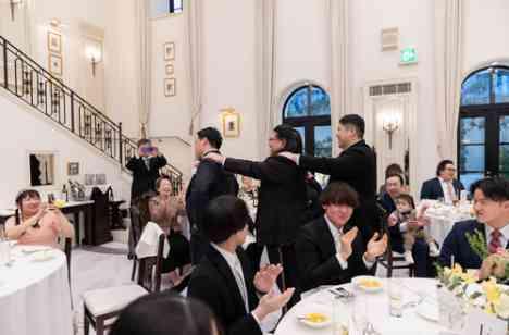 お子様と一緒に!ゲストと一緒に和やかパーティーの披露宴画像