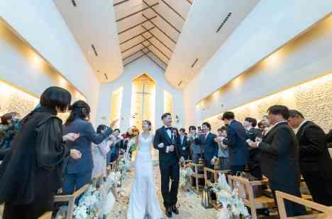 おふたりの好きがつまったおふたりらしい結婚式の挙式画像