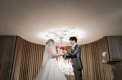 【賑やかな笑い声に包まれて】ゲスト様を想う結婚式の挙式画像