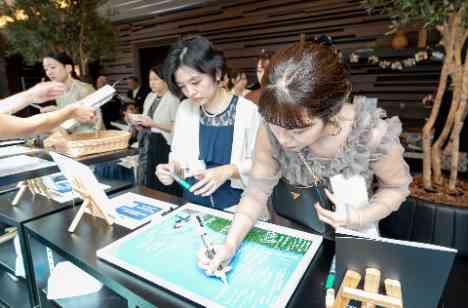 楽しくワイワイ過ごすスマイルWeddingの準備・打ち合わせ画像