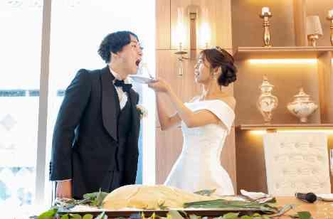 楽しくワイワイ過ごすスマイルWeddingの披露宴画像