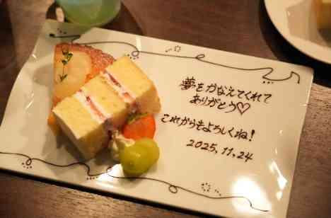 108本のバラと祝福のキャンバスが彩る特別な一日の演出画像
