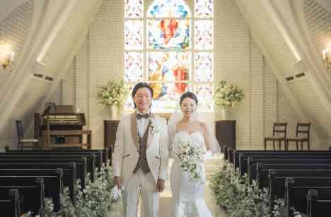 笑顔と涙、そして愛の溢れる人生でいちばん幸せな時間の挙式画像