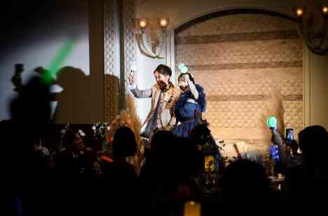 愛と歓声に包まれたLiveのような結婚式の演出画像