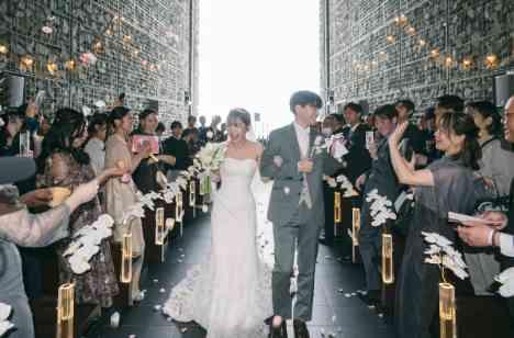 笑顔がはじけるNight Weddingの挙式画像