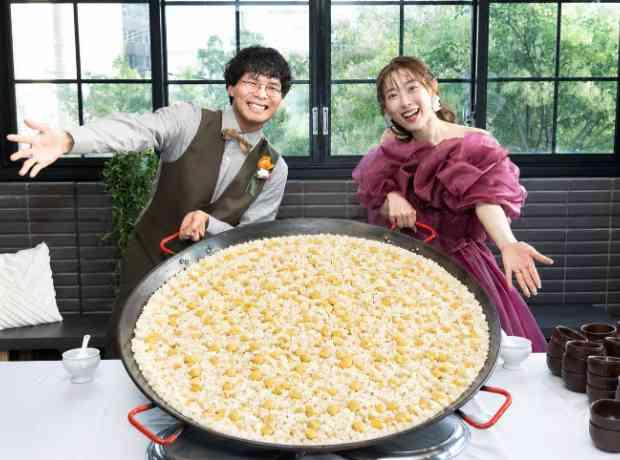大鍋の栗ご飯で笑顔広がる秋ウェディングの挙式実例画像