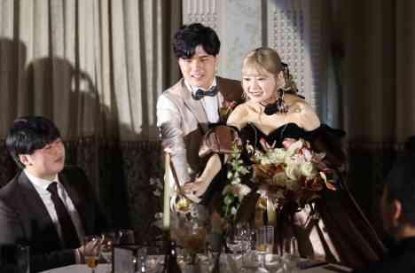 笑顔と祝福に包まれたWedding Partyの演出画像