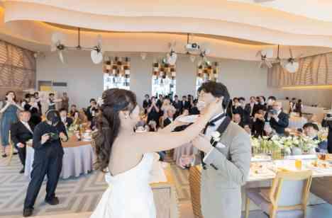 笑顔と祝福が彩る、ふたりらしい結婚式の披露宴画像
