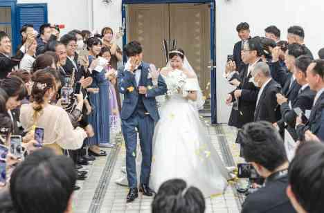 ページをめくるたび、笑顔と絆が深まる一日の準備・打ち合わせ画像