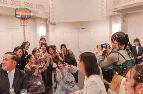 ページをめくるたび、笑顔と絆が深まる一日の演出画像