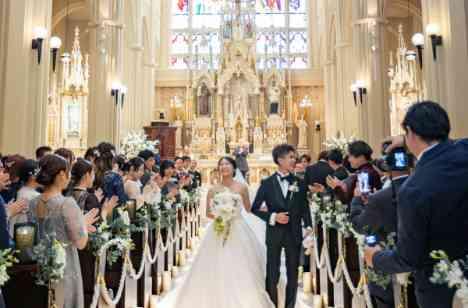 ふたりらしさ満載の笑顔あふれる結婚式の挙式画像