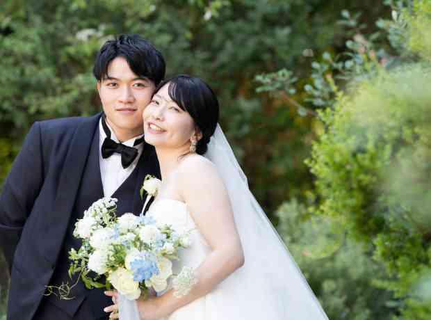 自然光に包まれたぬくもり感じる結婚式の挙式実例画像