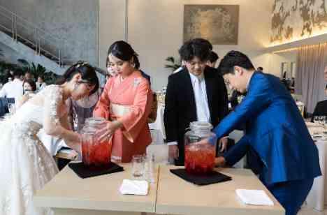 笑顔と最高の一杯が彩るウェディング！の演出画像
