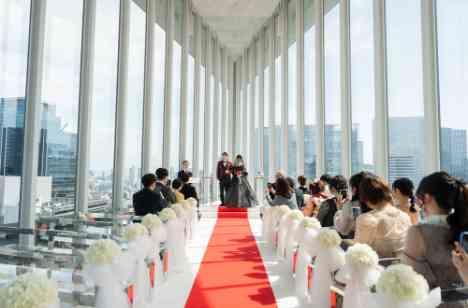 お二人の世界観と願いをかなえる結婚式の挙式画像
