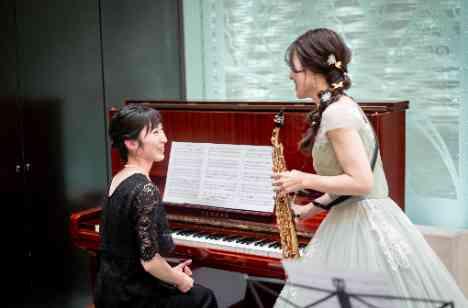 私たちらしく。音楽とキャンドルのアットホーム婚の演出画像