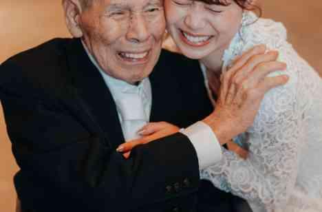 家族の絆と二人らしさが詰まった結婚式の披露宴画像