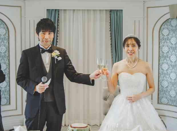 家族と親族に囲まれた和やかな晩餐会の祝宴の挙式実例画像