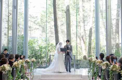 大切なゲストと創る笑顔あふれる結婚式の挙式画像