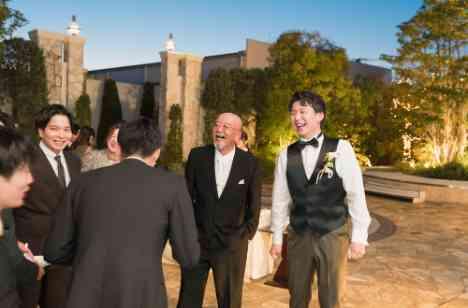 大好きなみんなに会える日！お花いっぱいの結婚式の披露宴画像