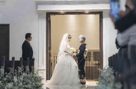 おもてなしが輝く星空のナチュラルウエディングの挙式画像