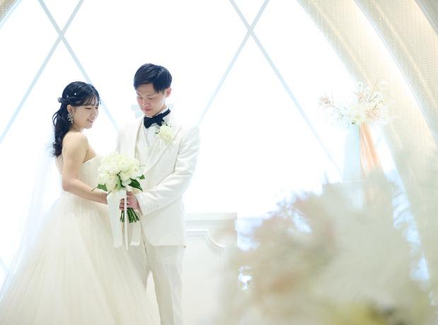 ホワイト×ブラック　笑いあり涙ありWedding！の挙式実例画像